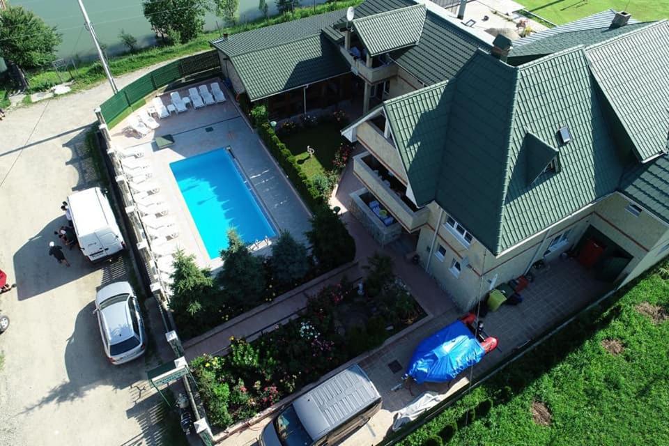 Pensiunea Lory Hotel Piatra Neamt Exterior photo