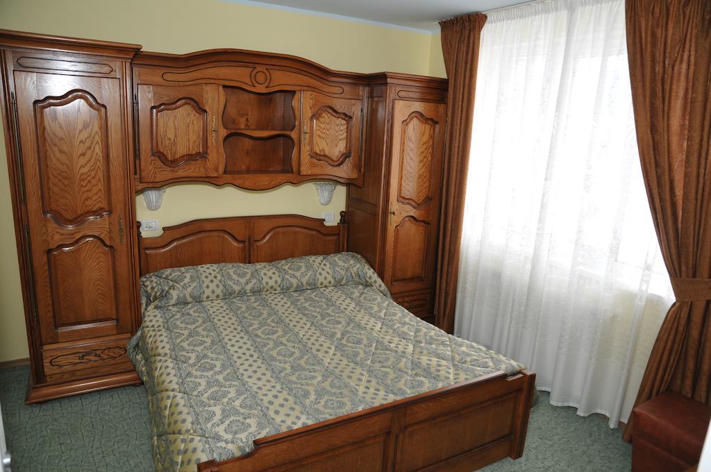 Pensiunea Lory Hotel Piatra Neamt Room photo